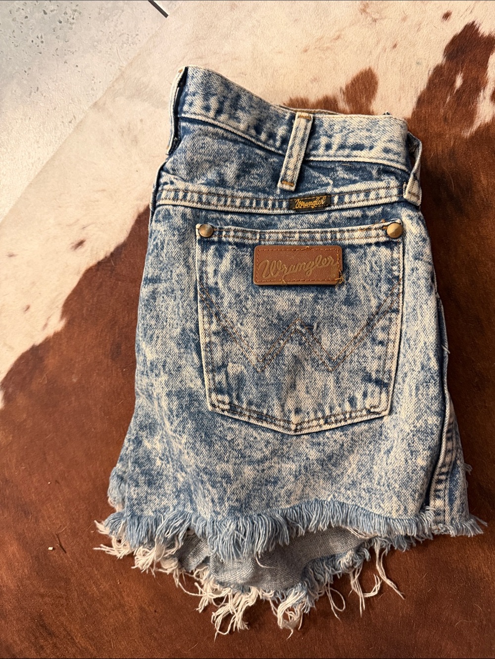 Vintage 80s 90s acid washed distressed cut off denim shorts size 27